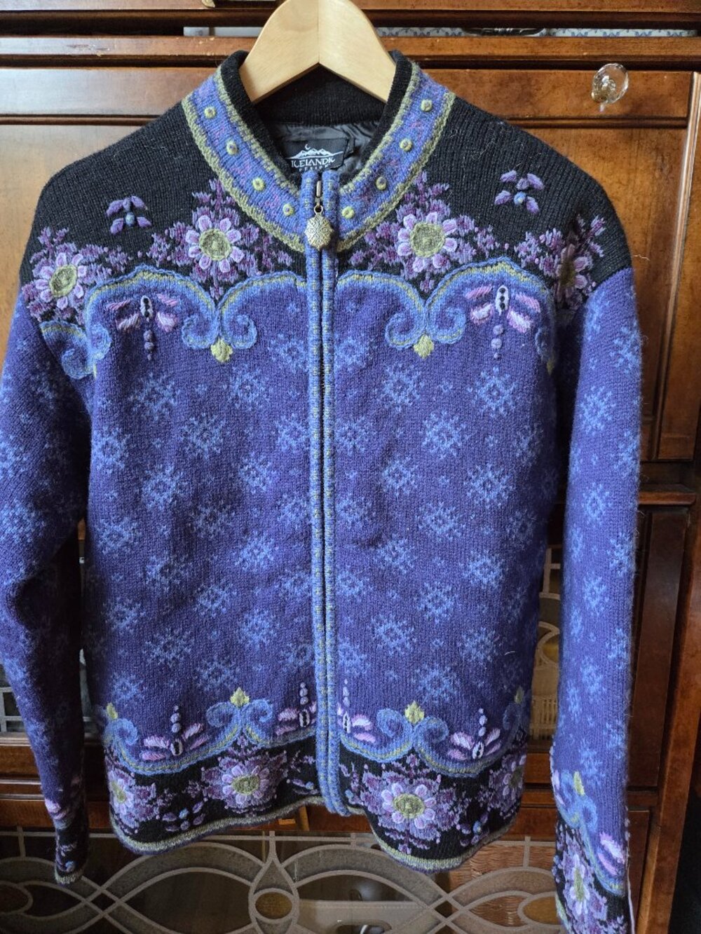 Stunning Icelandic Design Zipped cardigan
